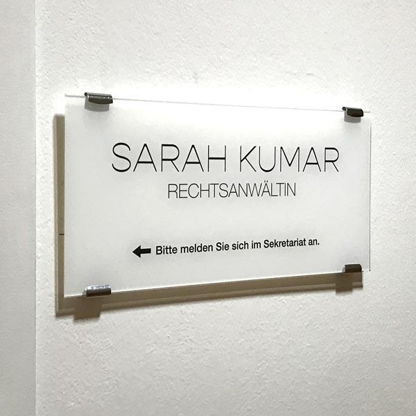 nulleins Kunde - Rechtsanwältin Sarah Kumar - Drucksorten, Logo und CI-Entwicklung